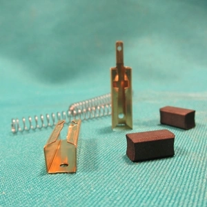 6x6x12 mm Szénkefe, rugós ,házzal (2db/csomag) BOSCH szeletelőgép / RENDELÉSRE