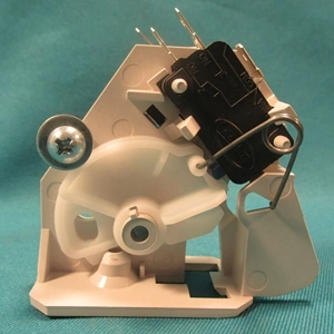 Ajtózár alsó (eredeti) WHIRLPOOL mikrohullámú sütő / RENDELÉSRE