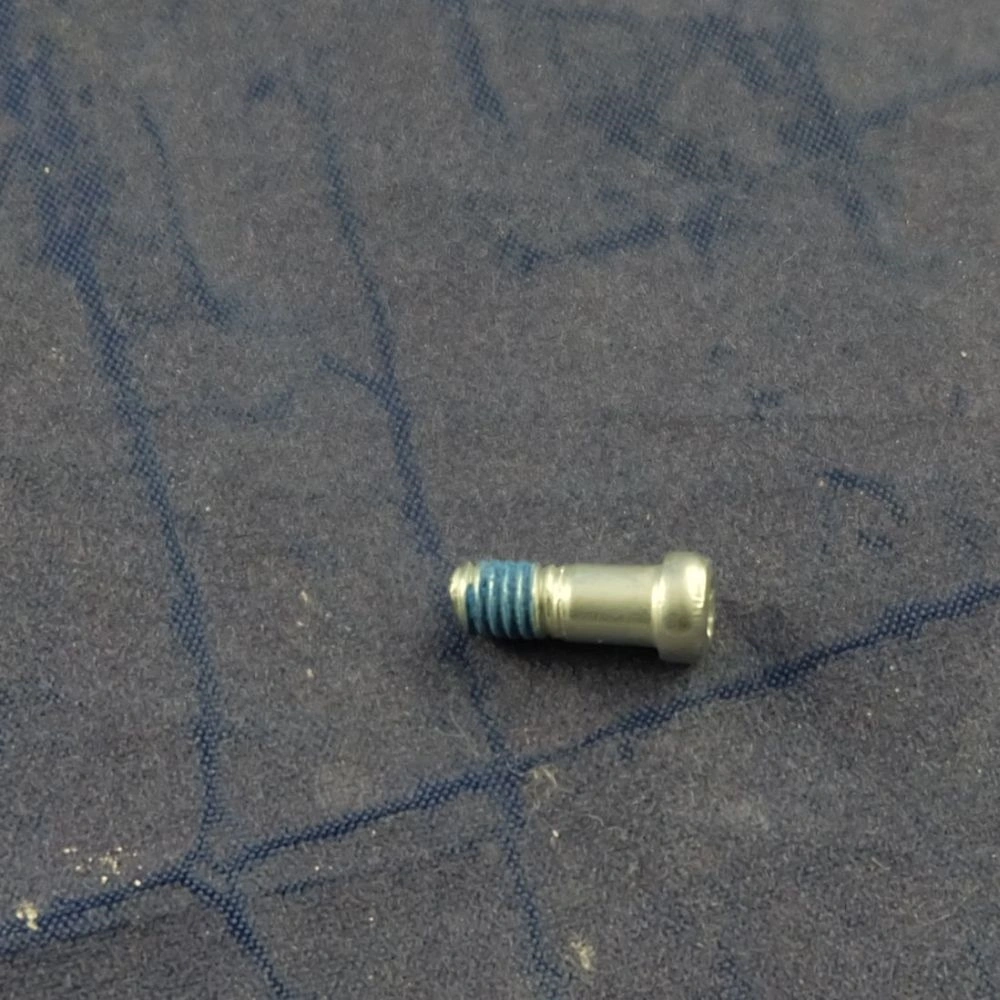 Csavar (eredeti) WHIRLPOOL / INDESIT mikrohullámú sütő / RENDELÉSRE