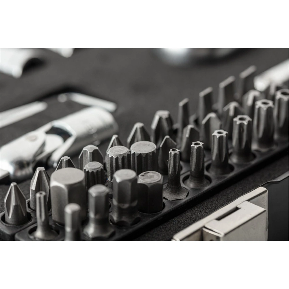 Dugókulcs és bitkészlet 1/4", 53 részes, 72 fogas racsni, fém tartóban, 25 év garancia, HÖGERT HT1R485